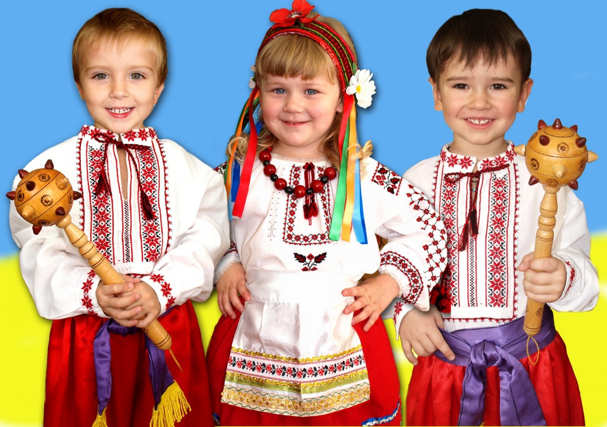 Дети в украинской национальной одежде
